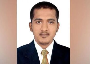 কলেজ ড্রেসটা ঝুলে আছে হ্যাঙ্গারে, কোথাও ওসমান নেই