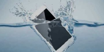 স্মার্টফোন পানিতে ভিজে গেলে যা করনীয়