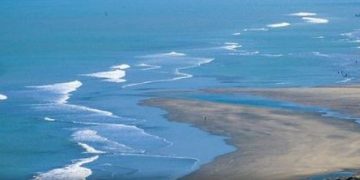 উপকূলে একটি লঘুচাপ সৃষ্টি হয়েছে