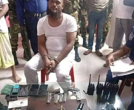 স্বতন্ত্র এমপি প্রার্থী এনামুল হক মোল্লা যৌথ বাহিনীর হাতে আটক