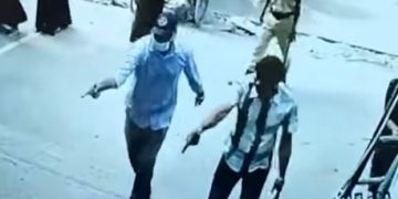 প্রকাশ্যে গুলি করে হত্যা