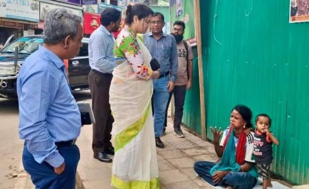 এক অসহায় নারী ও তার বাচ্চার পুনর্বাসনের ব‍্যবস্থা হলো