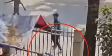 আদালতে হাজিরা দিতে আসা দুই আসামিকে গুলি করে হত্যা