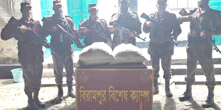 ফুলবাড়ী সীমান্তে বিজিবি অভিযানে ২ লক্ষ ৯৪ হাজার টাকার মাদক সহ  মালামাল আটক