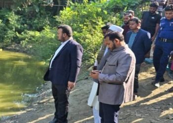 দুই বছরের দুইটি শিশু বাড়ির সংলগ্ন পুকুরের পাড়ে খেলতে গিয়ে পা পিছলে পকুরের পানিতে পড়ে ডুবে মারা গেছে