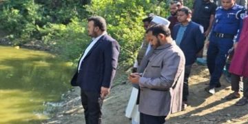 দুই বছরের দুইটি শিশু বাড়ির সংলগ্ন পুকুরের পাড়ে খেলতে গিয়ে পা পিছলে পকুরের পানিতে পড়ে ডুবে মারা গেছে