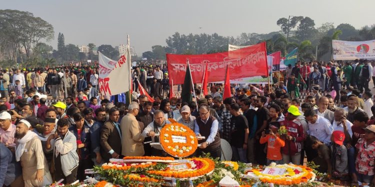 মহান বিজয় দিবসে শ্রমিক ফ্রন্ট-এর শ্রদ্ধাঞ্জলি অর্পণ