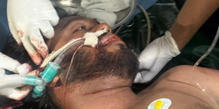 গুলি বিদ্ধ হাদি বর্তমানে কোমায় আছে বলে জানিয়েছেন চিকিৎসক