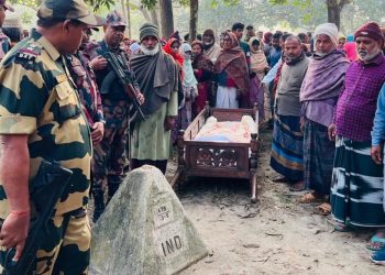 চাঁপাইনবাবগঞ্জ ৫৯ বিজিবির উদ্যোগে ভারতীয় নাগরিকের লাশ দেখতে পেল বাংলাদেশের আত্মীয়স্বজনরা