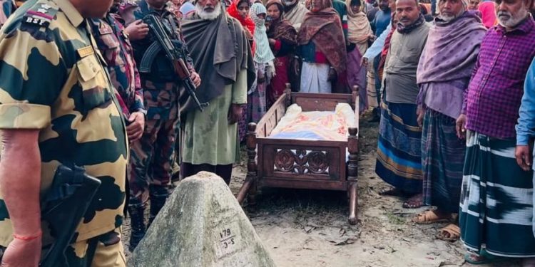 চাঁপাইনবাবগঞ্জ ৫৯ বিজিবির উদ্যোগে ভারতীয় নাগরিকের লাশ দেখতে পেল বাংলাদেশের আত্মীয়স্বজনরা