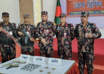 চাঁপাই সীমান্তে ৫৩ বিজিবি কর্তৃক ৪টি বিদেশী অস্ত্রসহ বিপুল গোলাবারুদ উদ্ধার