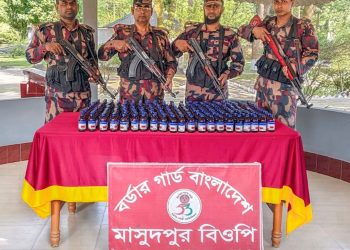 সীমান্তে ৫৩ বিজিবির পৃথক পৃথক অভিযানে ভারতীয় নেশাজাতীয় সিরাপ জব্দ