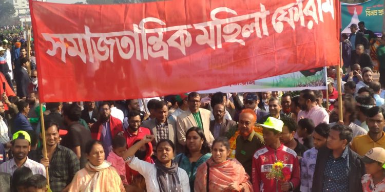 মহান বিজয় দিবসে মহিলা ফোরাম-এর শ্রদ্ধাঞ্জলি অর্পণ