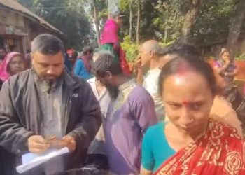 দাঁড়িপাল্লা প্রতীকে ভোট দিতে নগদ অর্থ প্রদান করে বয়স্কভাতার কার্ড করে দেওয়ার প্রতিশ্রুতি দেওয়ার অভিযোগ