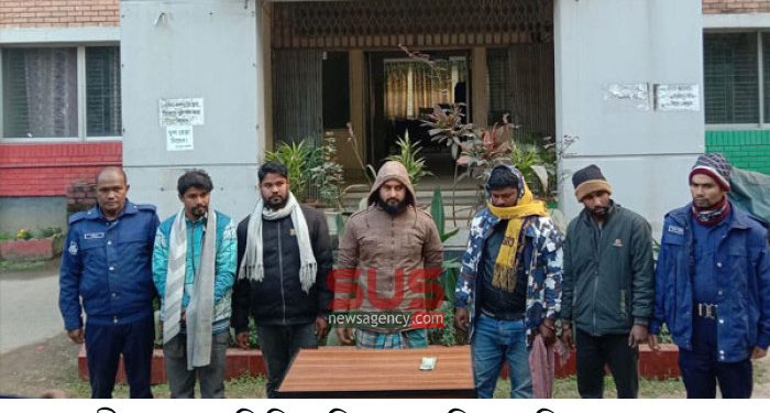 ফুলবাড়ীতে ভুয়া ডিবি পুলিশের পরিচয়ে দিয়ে অপহরণ মুক্তিপণ দাবী ও যৌথবাহিনীর হাতে  আটক