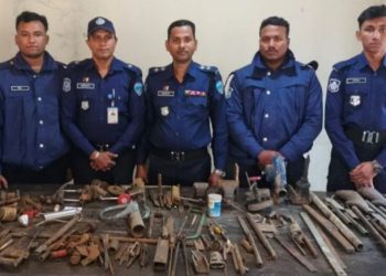 কক্সবাজারের রামুর ঈদগড়ের গহীন পাহাড়ে অস্ত্র তৈরির একটি কারখানার সন্ধান পাওয়া গেছে