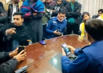 জুলাই গণ-অভ্যুত্থানের সৈনিকেরা জীবনবাজি রেখে দেশকে ফ্যাসিস্ট শাসন থেকে মুক্ত করেছে, তারা অবশ্যই দায়মুক্তির অধিকার রাখে- আইন উপদেষ্টা আসিফ নজরুল