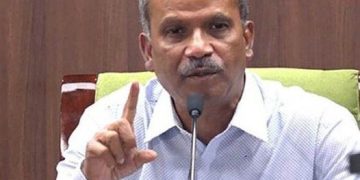 প্রবাসীদের সুসংবাদ দিলেন উপদেষ্টা আসিফ নজরুল