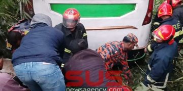 যাত্রীবাহী বাস খাদে পড়ে ৬ জনের মৃত্যু