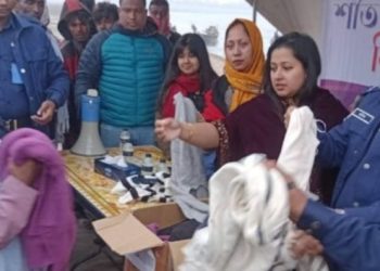পুলিশ নারী কল্যান সমিতির উদ্যোগে গাইবান্ধায় শীতার্ত মানুষের মাঝে শীতবস্ত্র বিতরণ