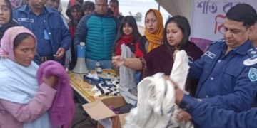 পুলিশ নারী কল্যান সমিতির উদ্যোগে গাইবান্ধায় শীতার্ত মানুষের মাঝে শীতবস্ত্র বিতরণ