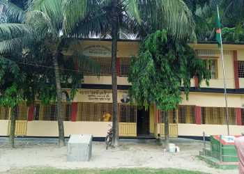 রংপুরে প্রাথমিক স্কুল মাঠে এইচবি রাস্তা তৈরী ইউএনও বরাবর অভিযোগ