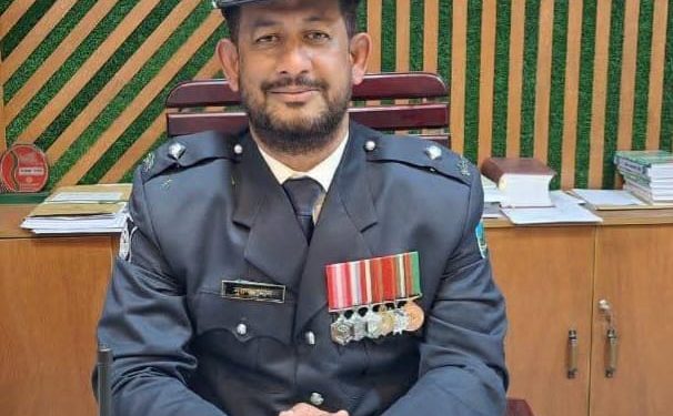 আইন শৃঙ্খলা উন্নয়ন ও সন্ত্রাস দমনে রংপুর বিভাগে রেকর্ড করলেন ওসি নুরুজ্জামান