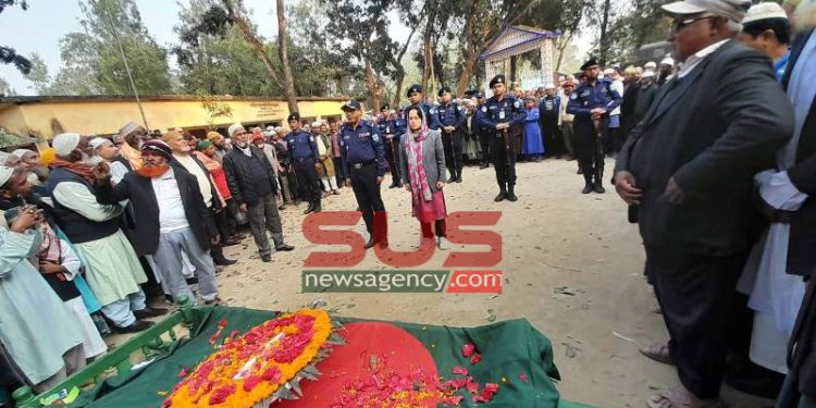 আটোয়ারীতে রাষ্ট্রীয় মর্যাদায় বীর মুক্তিযোদ্ধা  দারাজ উদ্দীনের লাশ দাফন