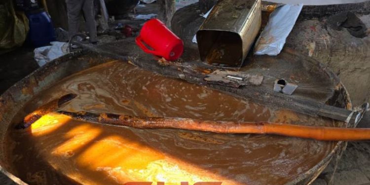 ভ্যাজাল গুর উতপাদককে জরিমানা ও কারাদন্ড প্রদান